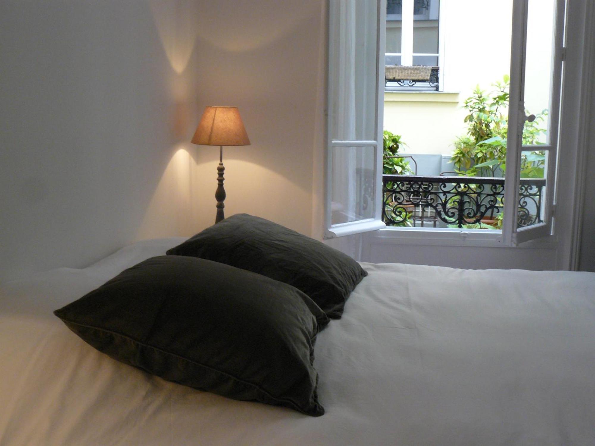 La Cour Du 5Eme - Chambre D'Hotes Bed & Breakfast Paris Exterior photo